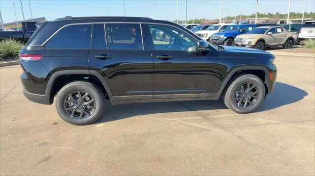 New 2027 High-Gloss Black Paint Jeep Laredo Altitude image 2