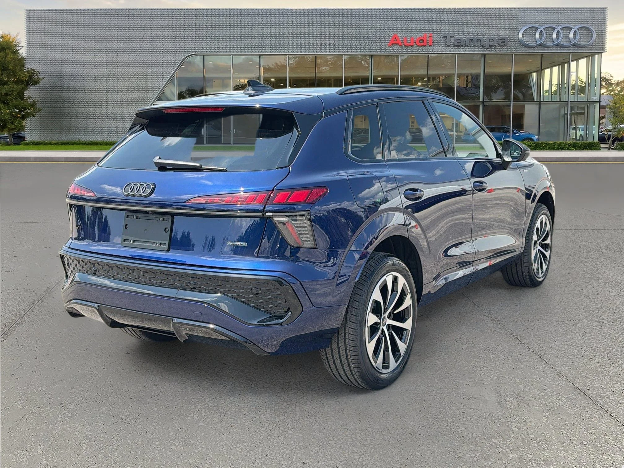 New 2026 Navarra Blue Metallic Audi S line image 3