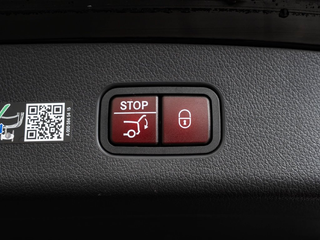 Used 2026 Black Mercedes-Benz GLC 300 image 21