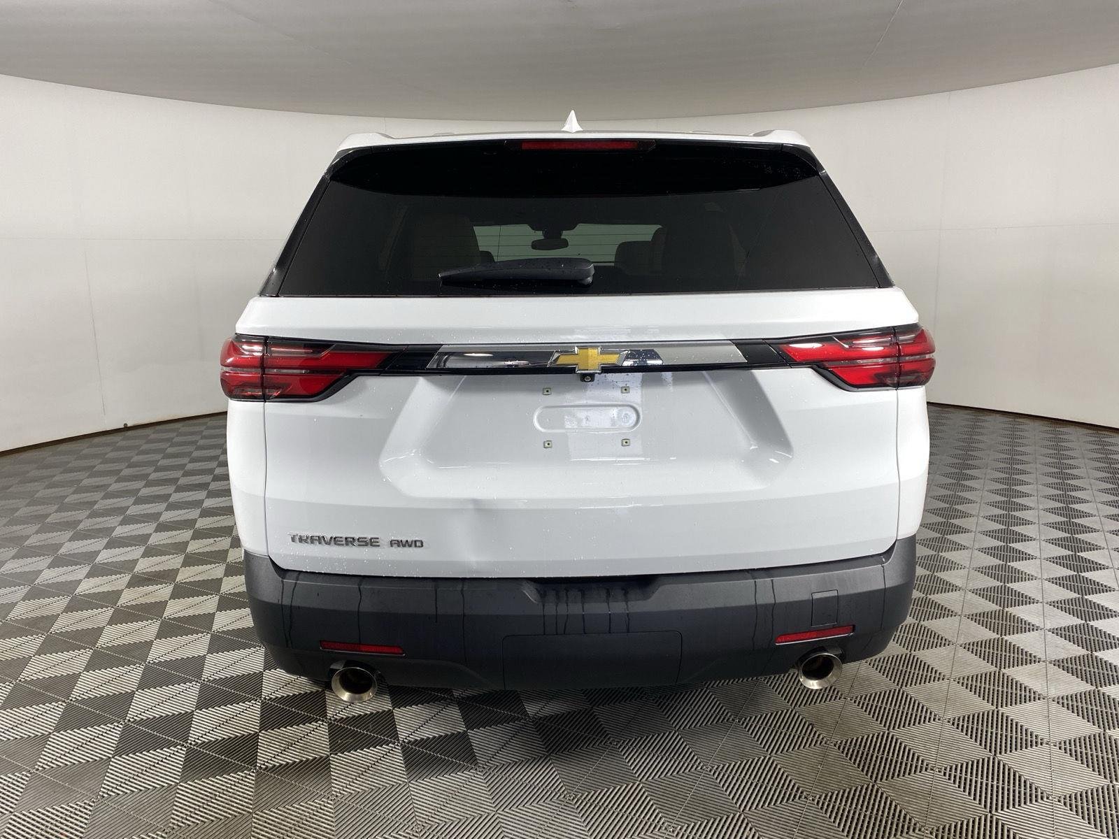 Used 2023 Wh Chevrolet  image 6