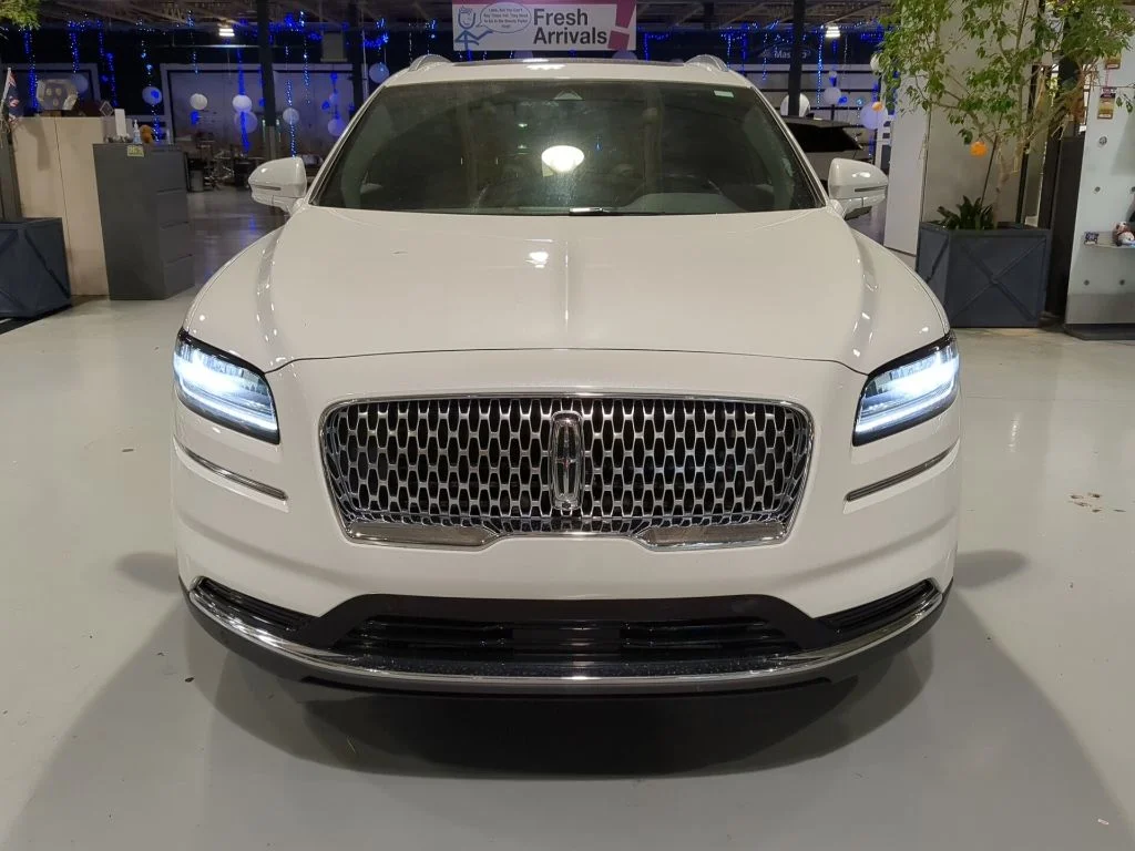 Used 2023 Pristine White Lincoln Reserve image 3