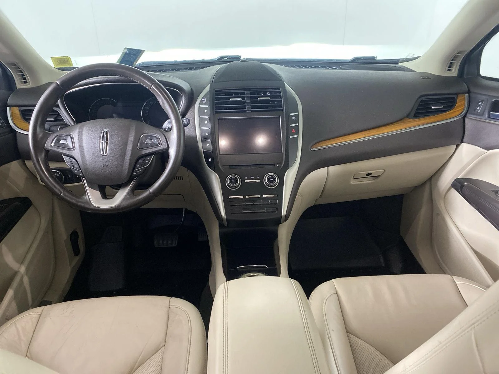 Used 2019 Infinite Black Metallic Lincoln Select image 26