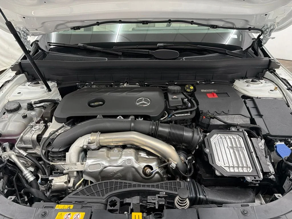 New 2026 White Mercedes-Benz GLB 250 image 30