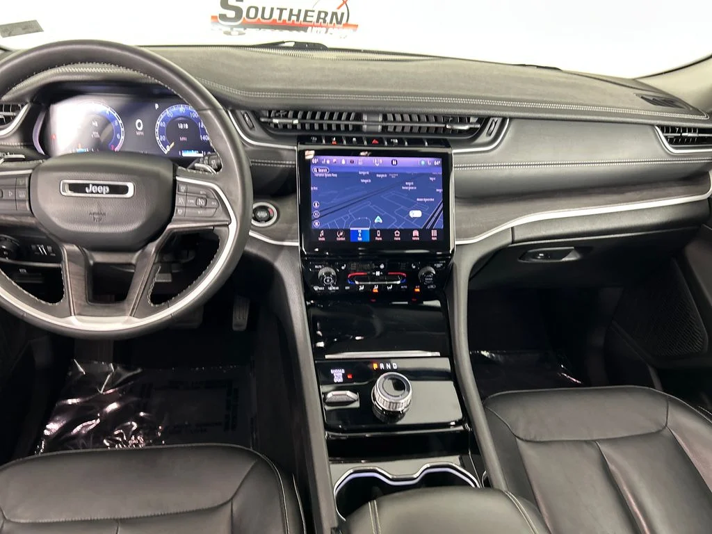 Used 2023 White/off-white Jeep Limited image 18