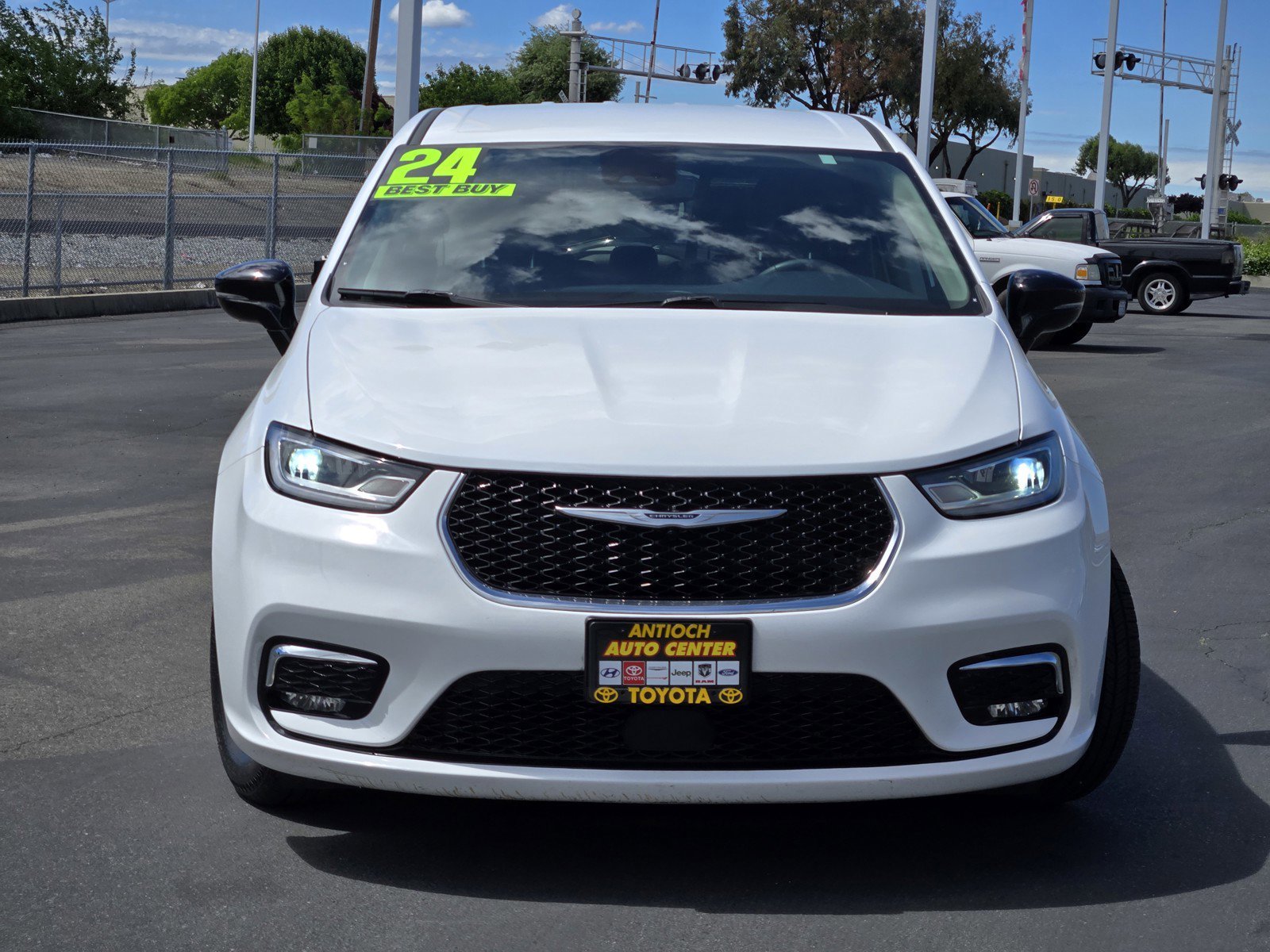 Vehicle Image 2