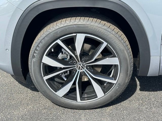 New 2026 Pure Gray Volkswagen 2.0T SEL Premium R-Line image 12