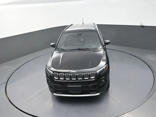 New 2026 Diamond Black Crystal Pearl-Coat Exterior Paint Jeep Limited image 12