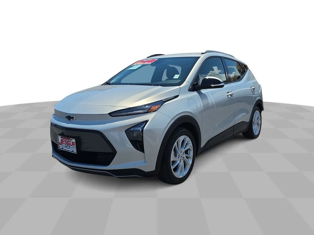 Used 2023 Silver Flare Metallic Chevrolet LT image 1