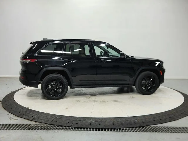 Used 2023 Black Jeep Limited image 9
