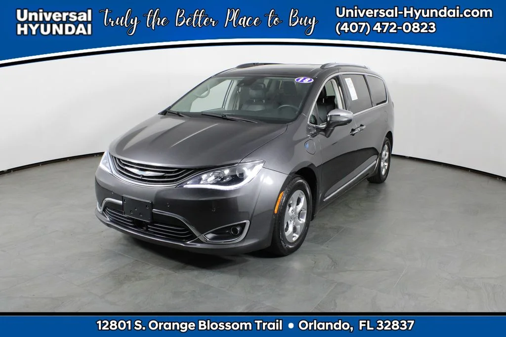 Used 2018 Gray Chrysler Limited image 1