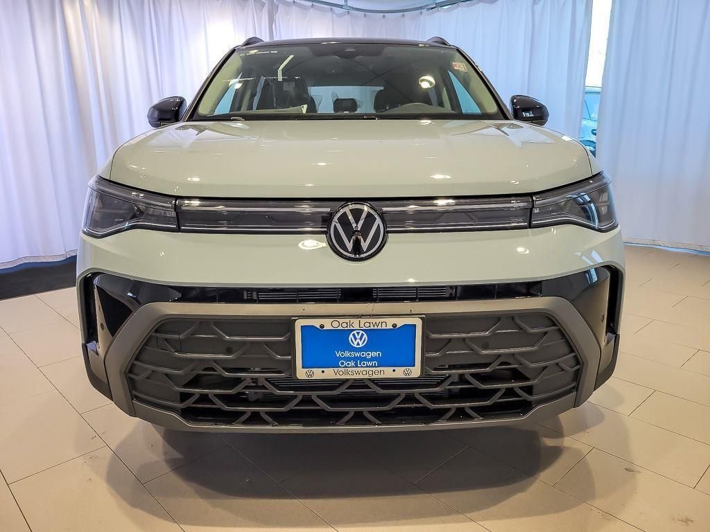 New 2026 Monument Gray w/Dp Blk Rf Volkswagen 1.5T SE Black image 2