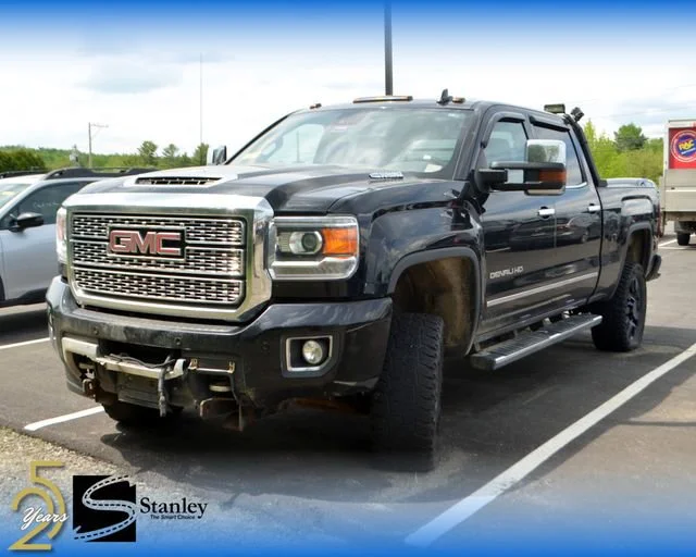 2018 GMC Sierra 4WD Crew Cab Standard Box Denali's photo
