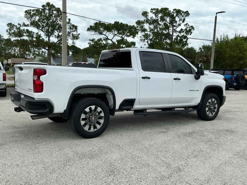 Used 2024 White Chevrolet Custom image 11