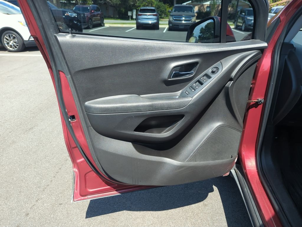 Used 2018 Red Chevrolet LT image 18