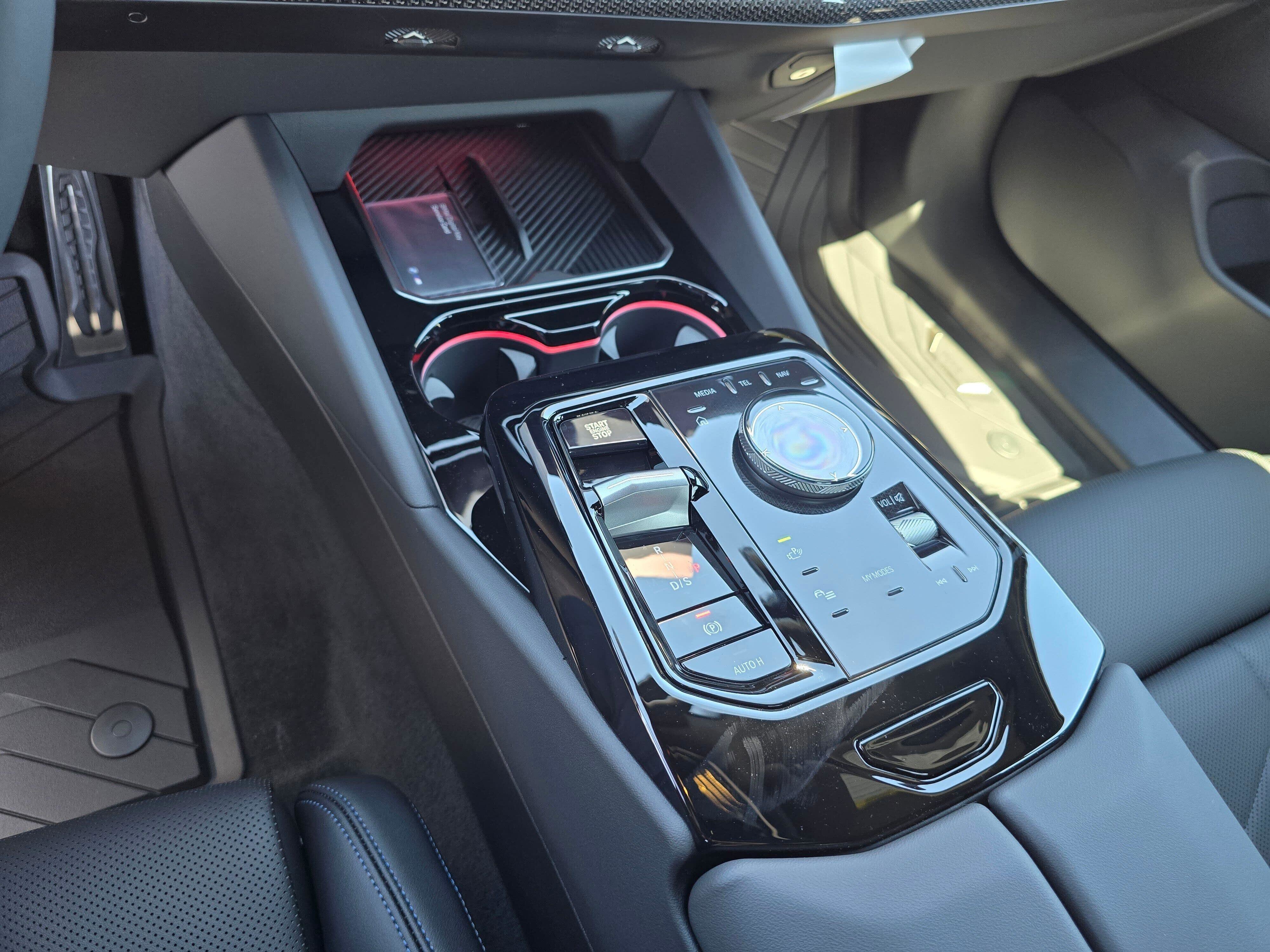 New 2027 Alpine White BMW 530i xDrive image 22