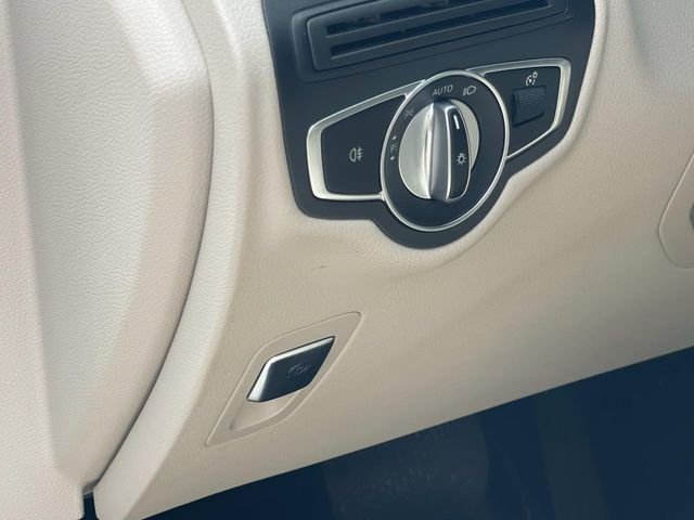 Used 2022 White Mercedes-Benz GLC 300 image 19