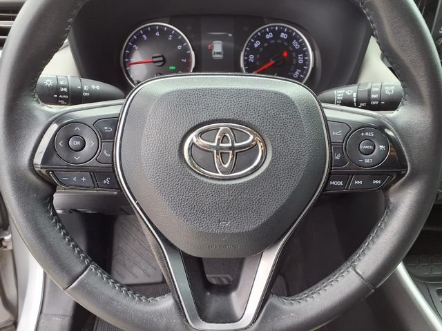 Used 2021 Silver Toyota XLE Premium image 9