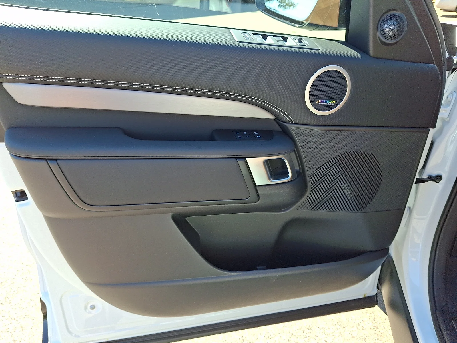 New 2026 Fuji White Land Rover Gemini Edition image 10