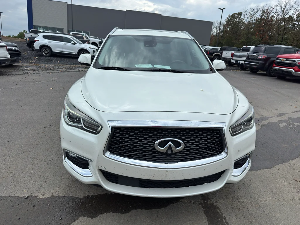 Used 2020 Majestic White INFINITI LUXE image 2
