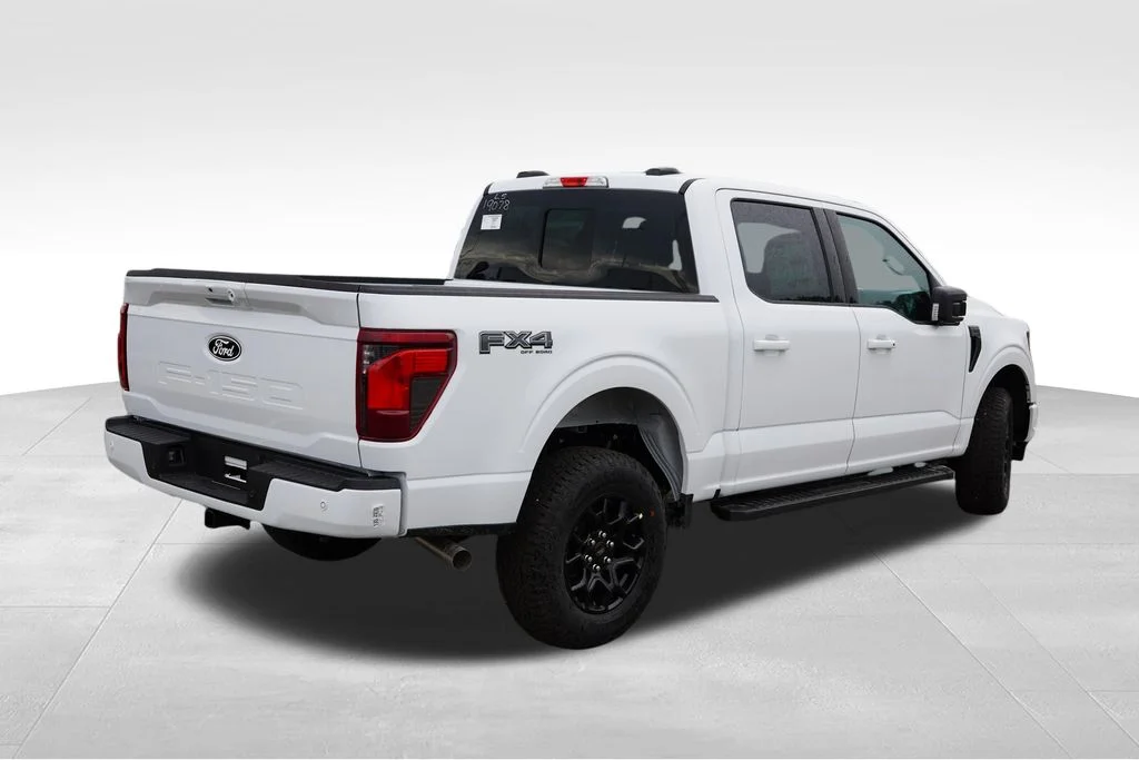 New 2026 Oxford White Ford XLT image 3