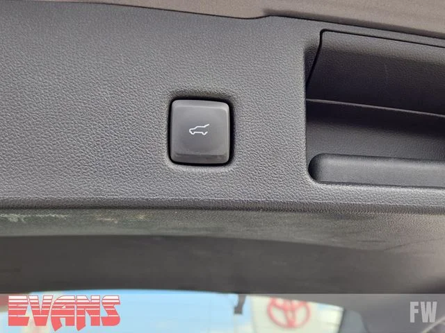 Used 2022 Gray Ford SEL image 28