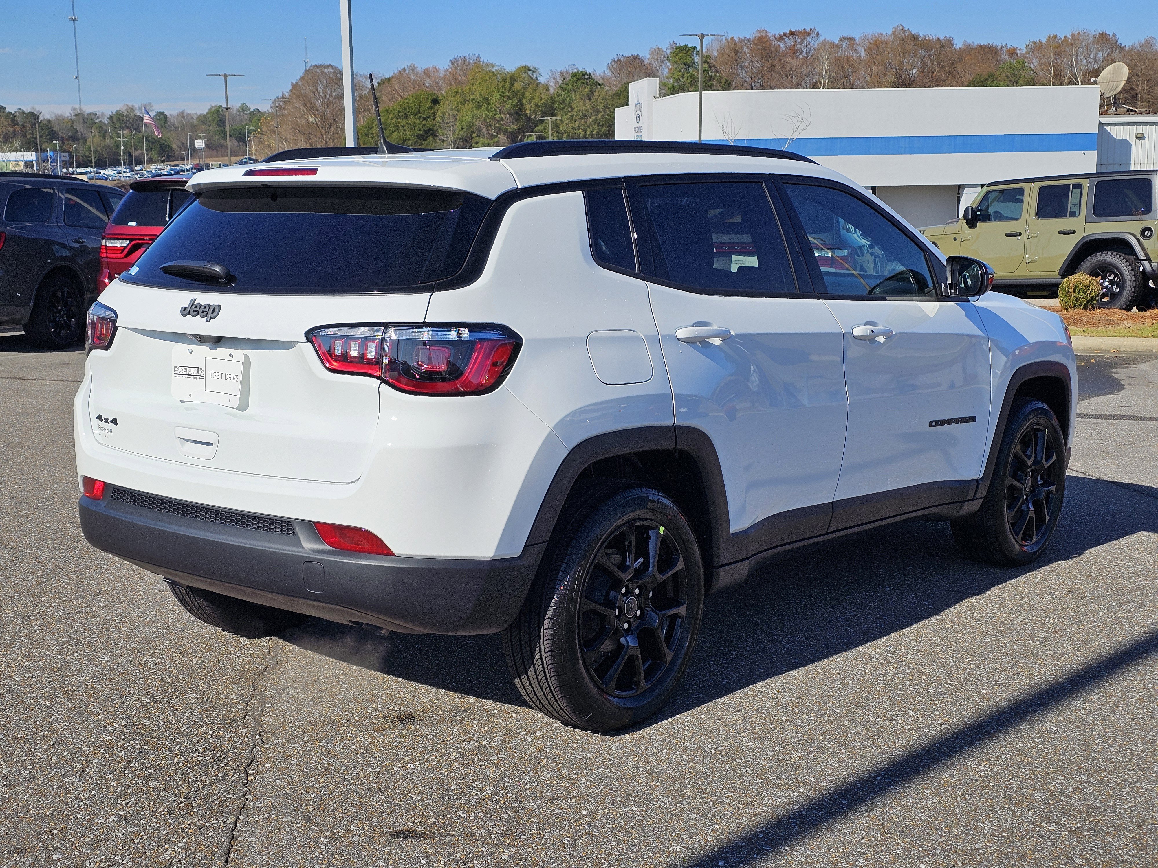 New 2026 Bright White Clearcoat Jeep Latitude Altitude image 8