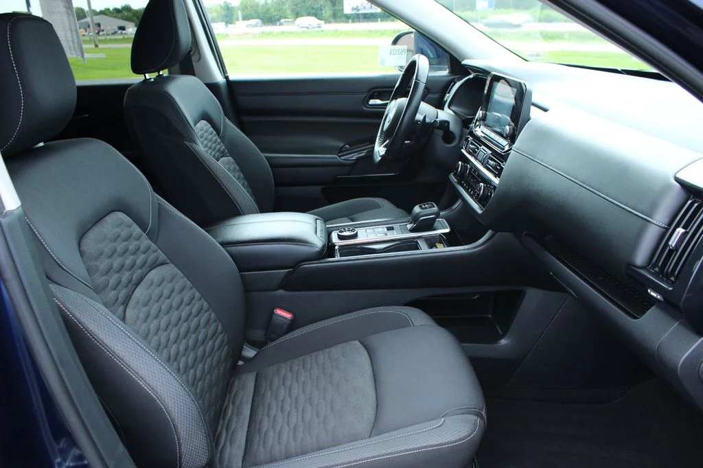 Used 2022 Deep Ocean Blue Nissan SV image 31