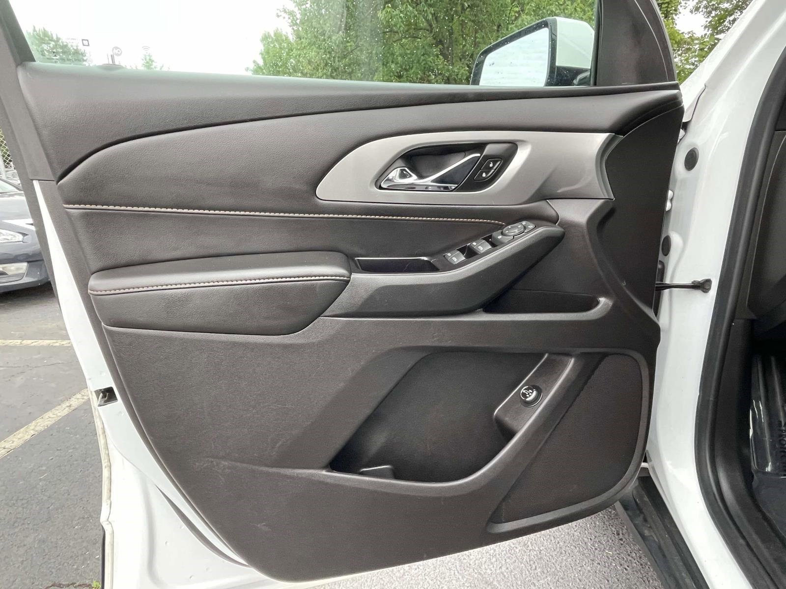 Used 2019 Summit White Chevrolet LT Cloth image 20