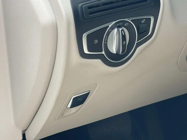 Used 2022 White Mercedes-Benz GLC 300 image 19