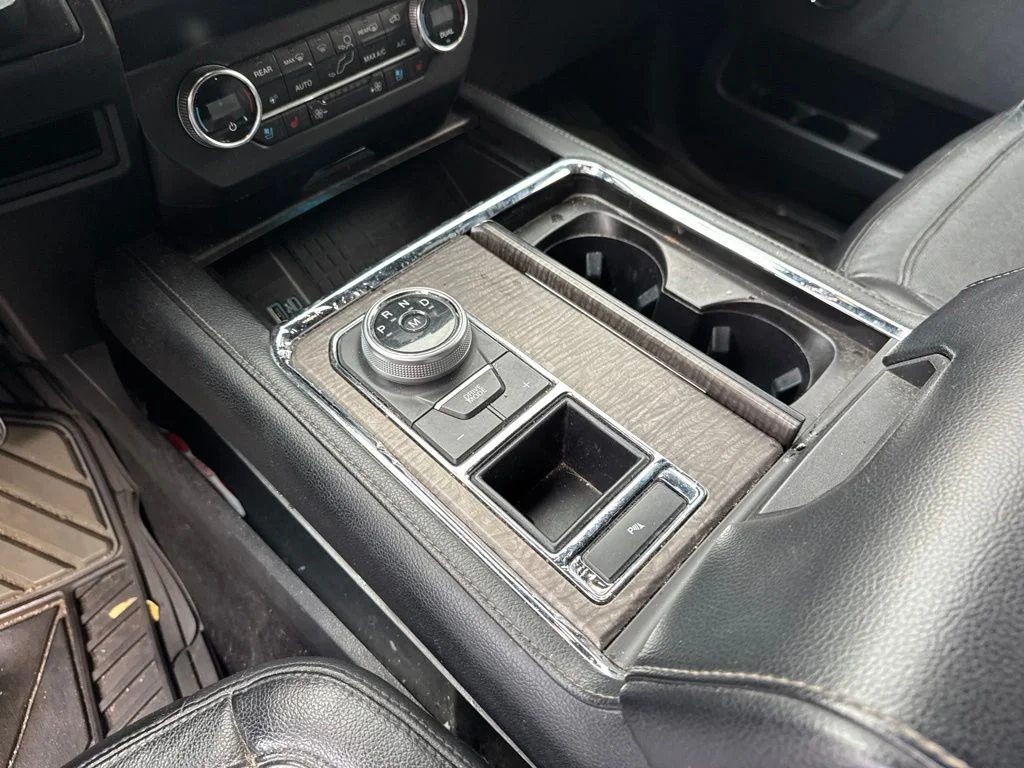 Used 2020  Ford Limited image 13