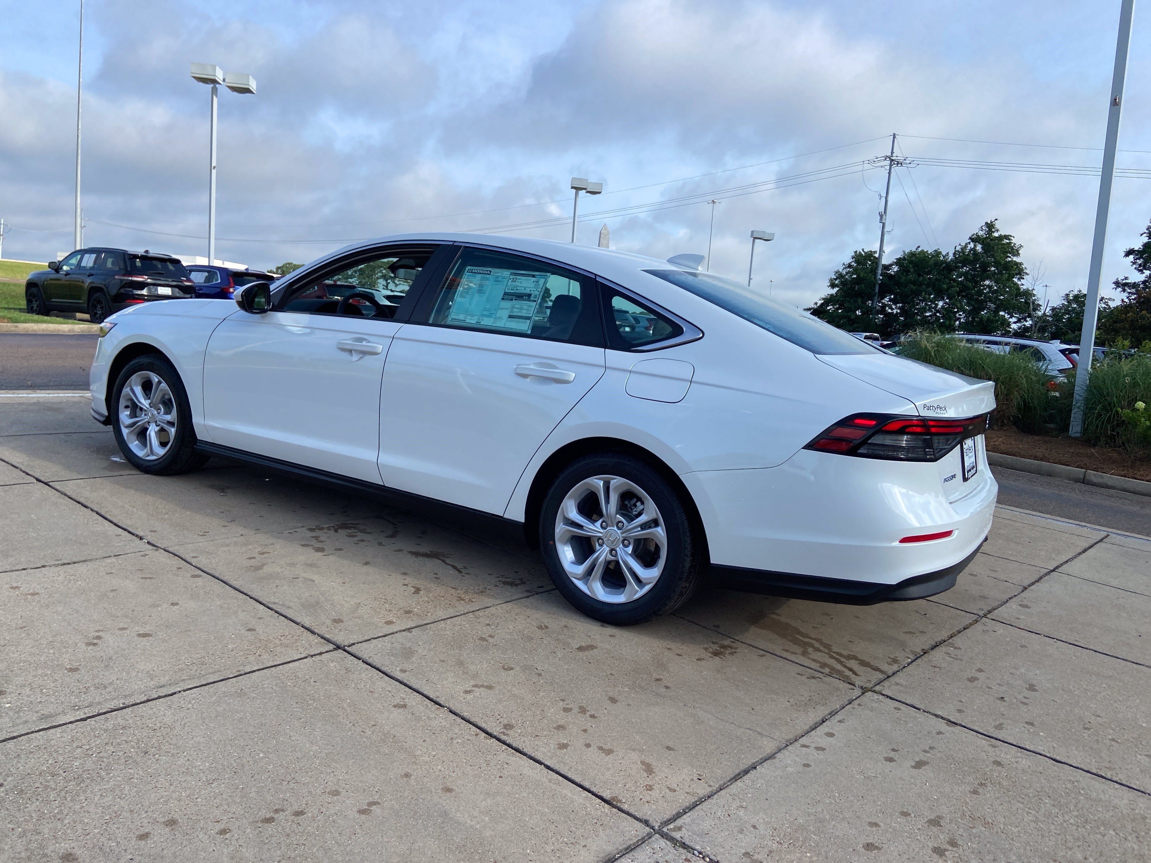 New 2026 Platinum White Pearl Honda LX image 7