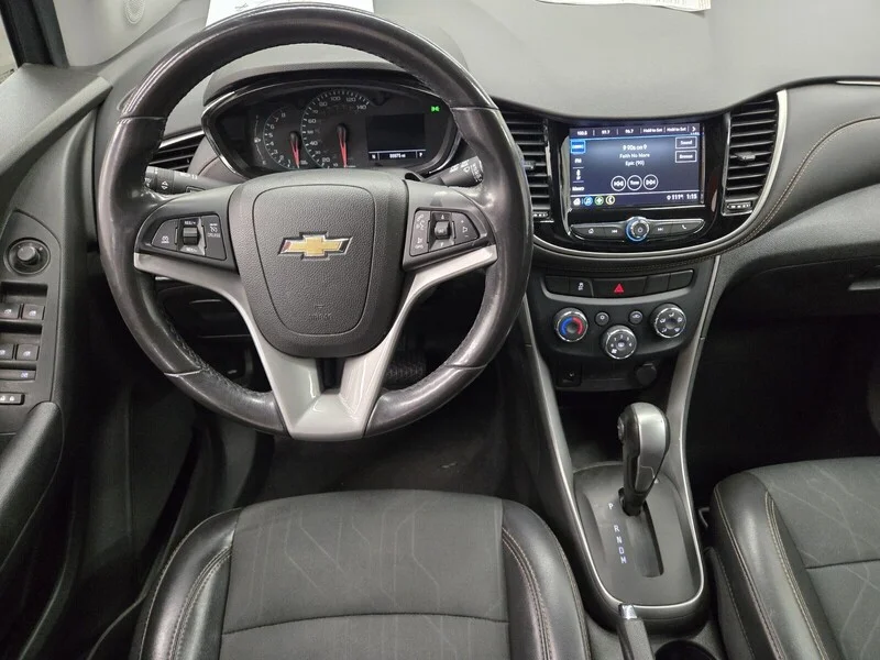 Used 2018 Summit White Chevrolet LT image 9