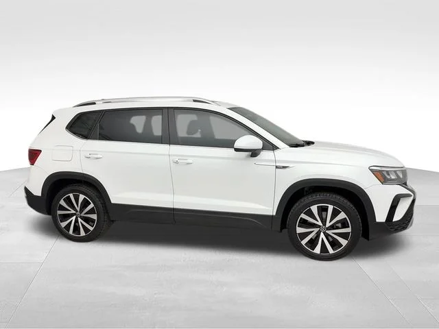 Used 2023 White Volkswagen 1.5T SE image 9