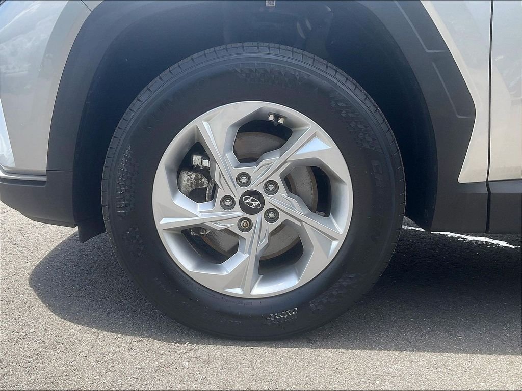 Used 2023 Silver Hyundai SE image 22