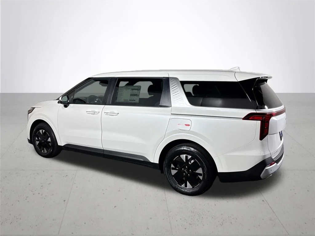 New 2026 Snow White Pearl Kia LXS image 8