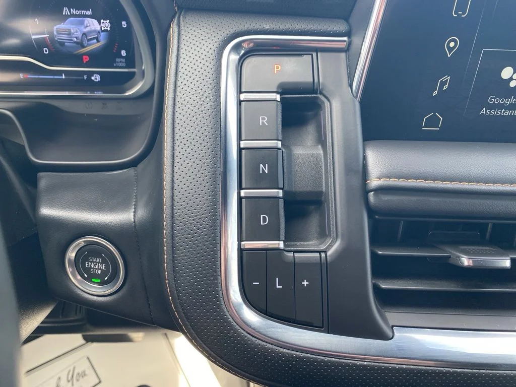 Used 2024 White GMC AT4 image 24