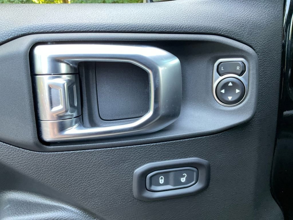 New 2025 Black Clear-Coat Exterior Paint Jeep Sport S image 29