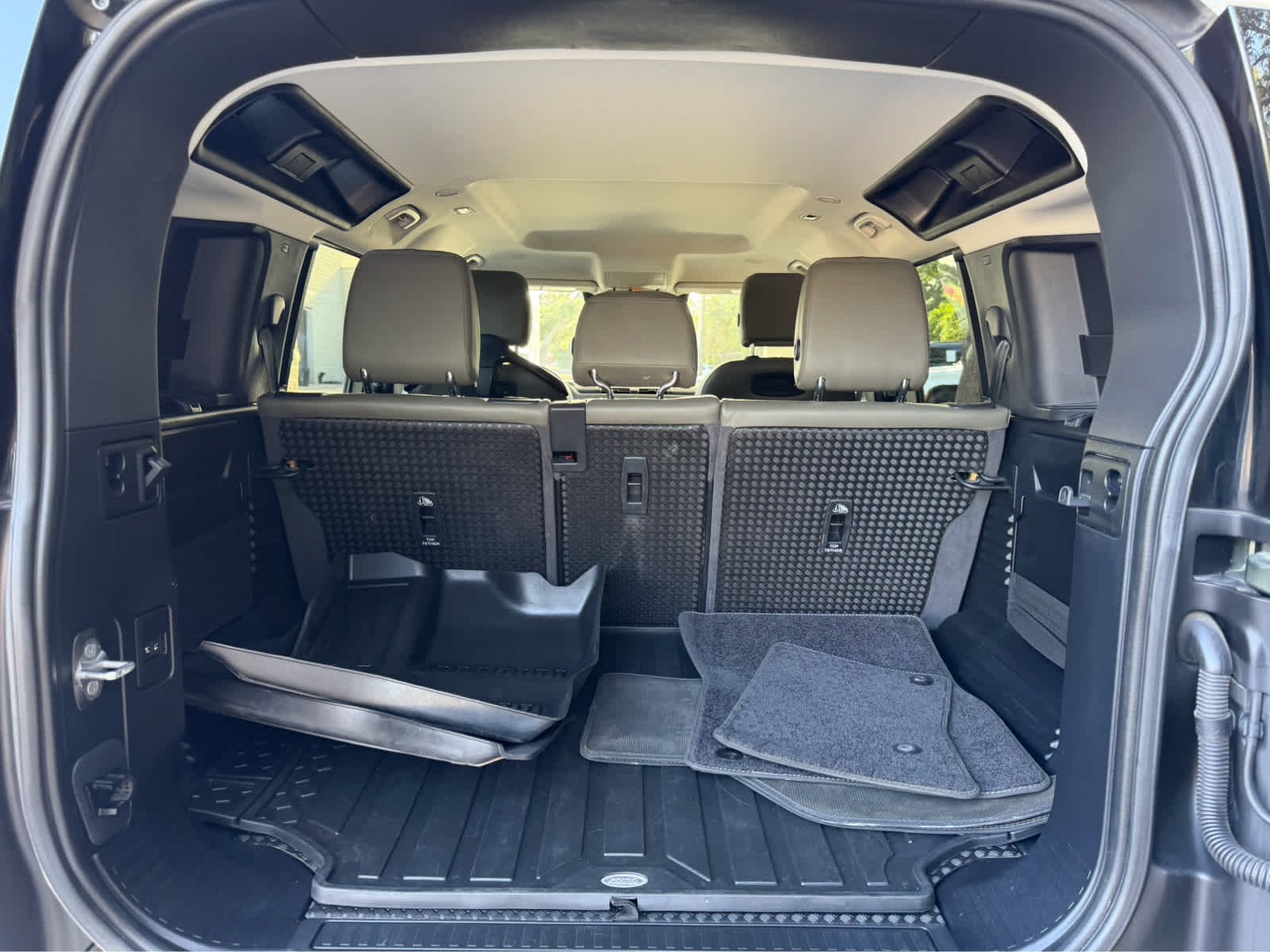 Used 2021 PANGIA GREEN Land Rover SE image 22