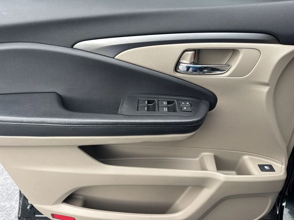 Used 2018 Beige Honda EX image 10