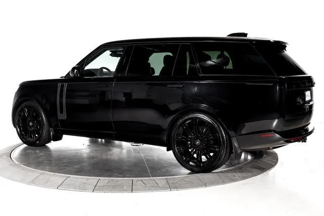 Used 2025 Santorini Black Metallic Land Rover SE image 3