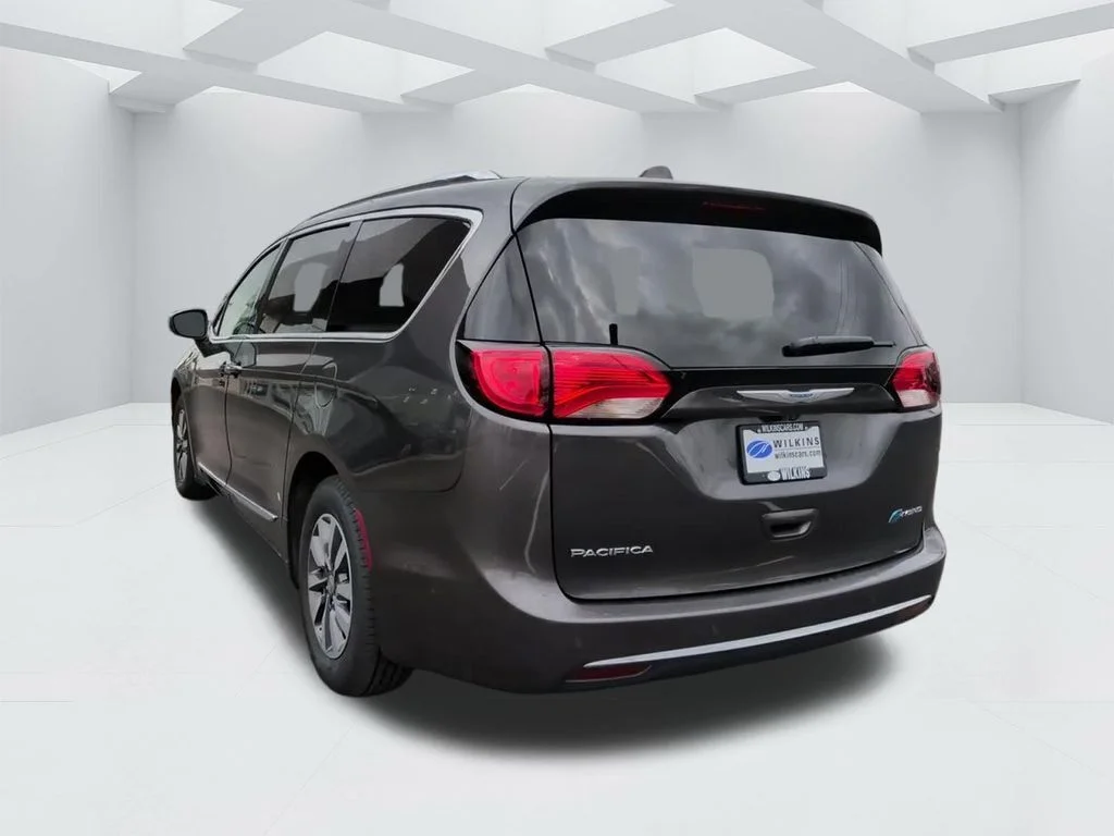 Used 2020 Gray Chrysler Limited image 7