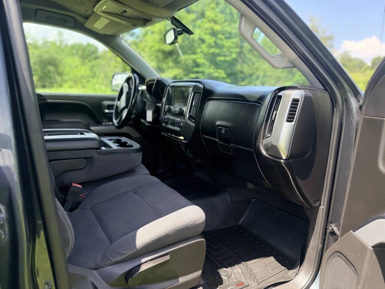 Used 2018 Gray Chevrolet LT Z71 4x4 4dr Crew Cab 5.8 ft. SB image 18