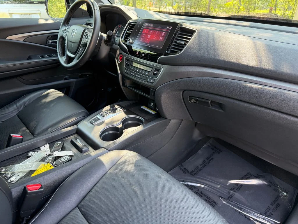 Used 2023 Lunar Silver Metallic Honda AWD RTL-E image 9