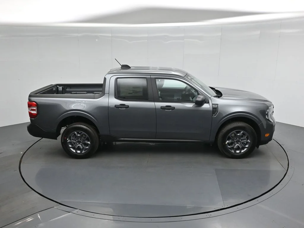 New 2026 Carbonized Gray Metallic Ford XLT image 34