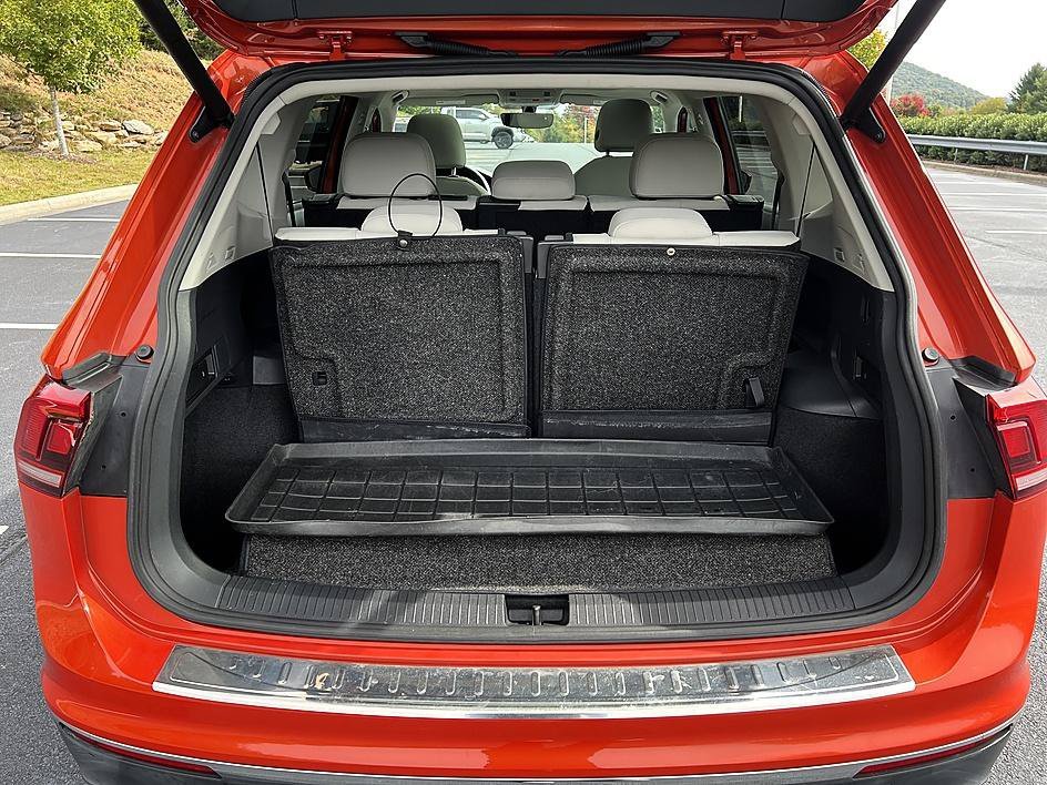 Used 2019 Cardinal Red Metallic Volkswagen 2.0T SEL image 22
