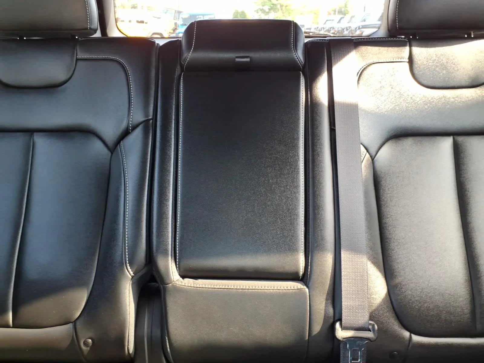Certified Used 2024 Diamond Black Crystal Pearlcoat Jeep Limited image 18