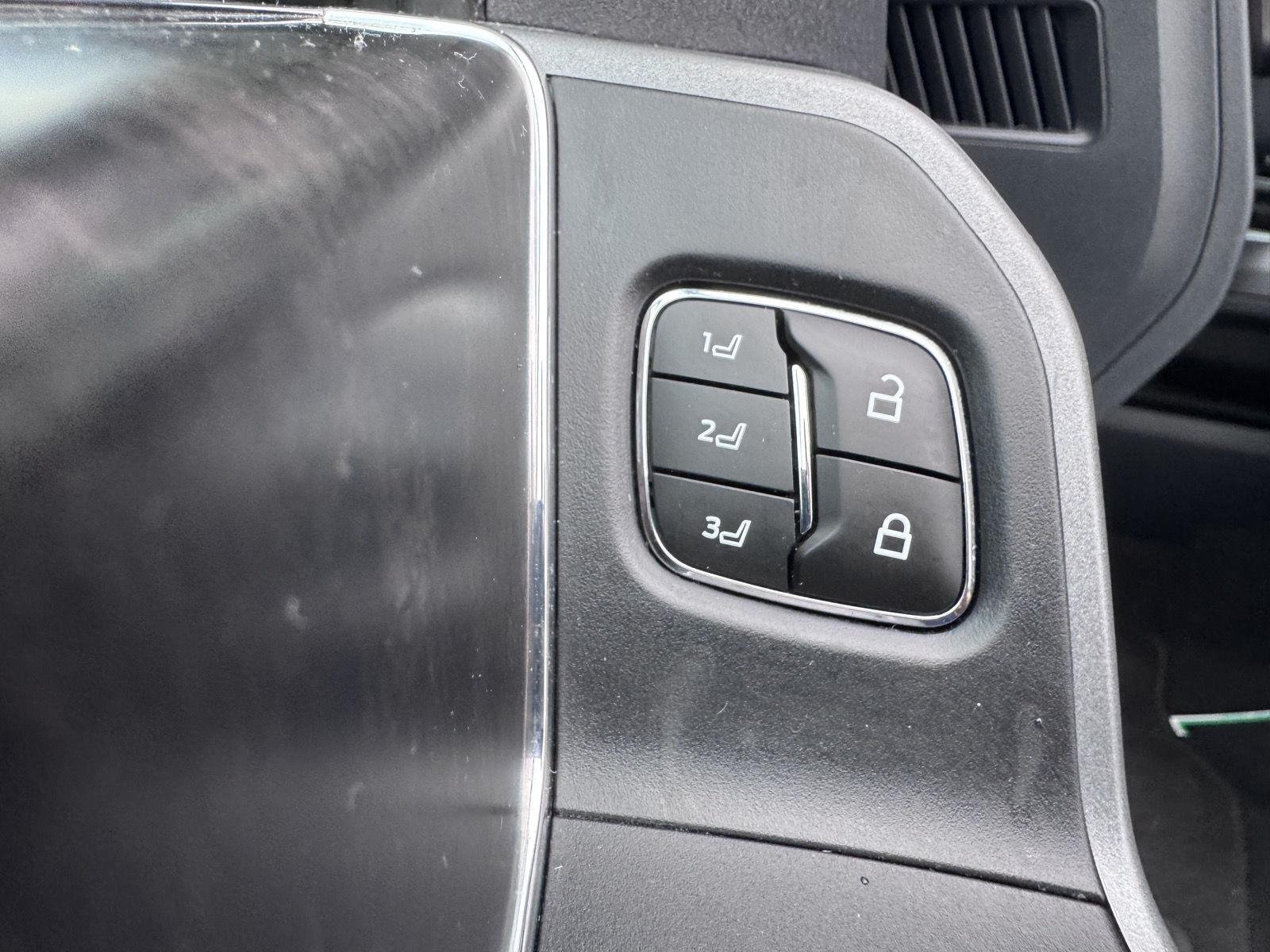 Used 2023 Star White Metallic Tri-Coat Ford Lariat image 13