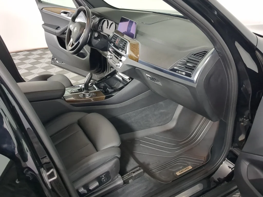 Used 2020 Black BMW xDrive30i image 19