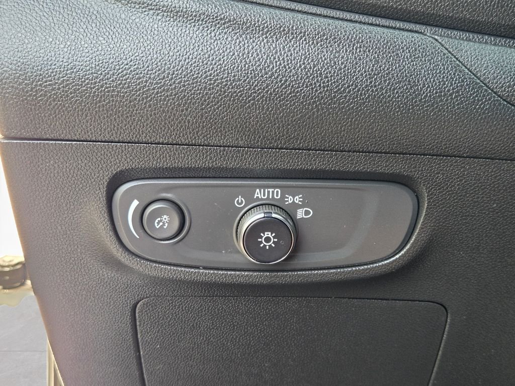 Used 2024 White Buick Sport Touring image 23