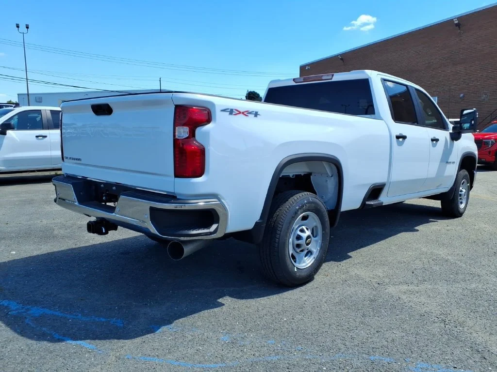 New 2026 Summit White Chevrolet WT image 28